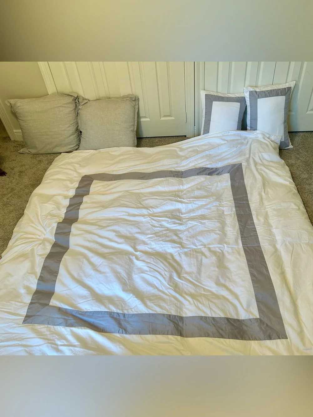 Everhome Emory Hotel Border Duvet Bedding Set | full/queen | grey and white